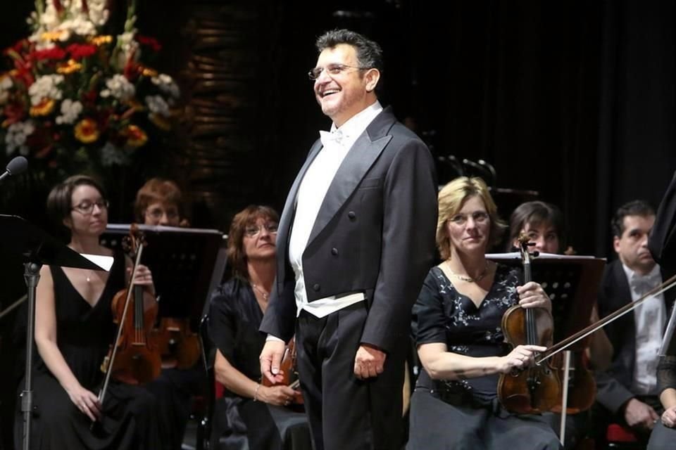 Rafael Rojas en la gala de tenores Simándy 100, Ópera Estatal de Hungría, en 2016.
