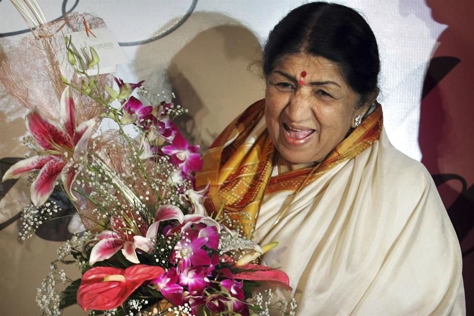 La cantante india Lata Mangeshkar murió a los 92 años por un fallo multiorgánico; conocida por el doblaje musical en películas de Bollywood.