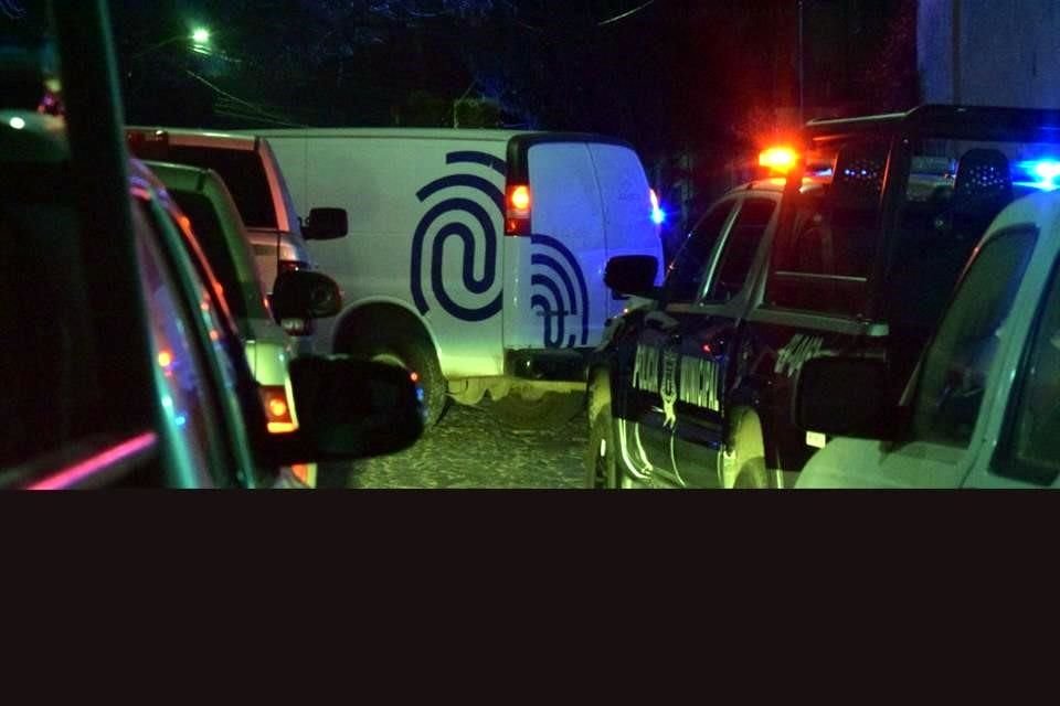 A las 19:45 horas, en el cruce de las calles Iturbide e Hidalgo, en la Colonia La Martinica, se reportó el asesinato de una mujer.