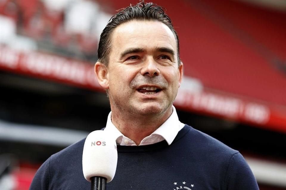 Marco Overmars es acusado de mandar mensajes subidos de tono a compañeras de trabajo.