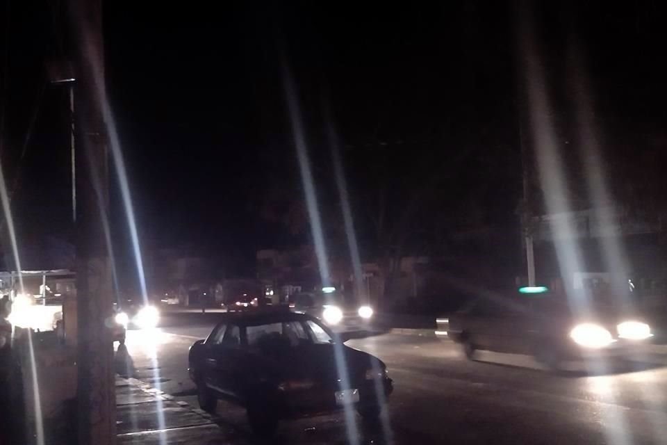 Por más de una hora, habitantes de Chetumal, Quintana Roo, quedaron a oscuras debido a fallas en una subestación de CFE.