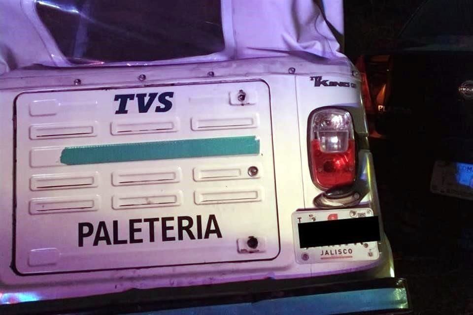 Un mototaxista murió luego de un choque con un vehículo particular, en el Fraccionamiento Colinas del Desarrollo, en Tlajomulco.