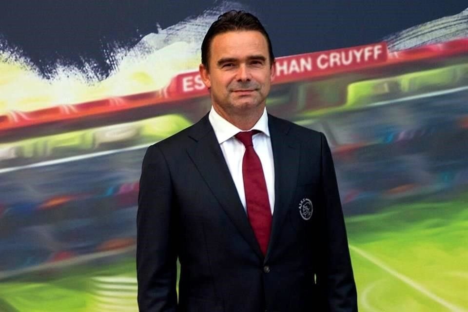 Marc Overmars dejó su cargo en el Ajax tras destaparse el escándalo.