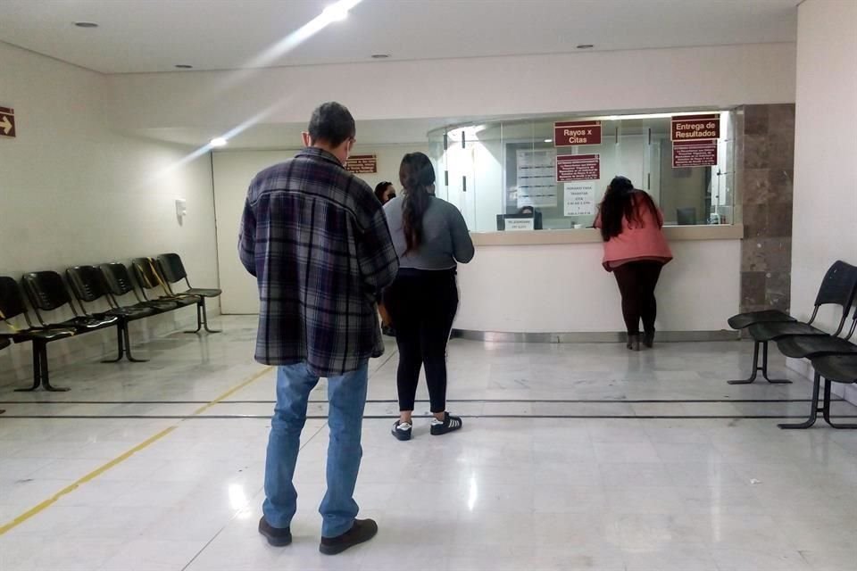 En 'Rayos X' de la Clínica 110 del IMSS sólo piden que los derechohabientes llamen para ver cuándo llega el componente.