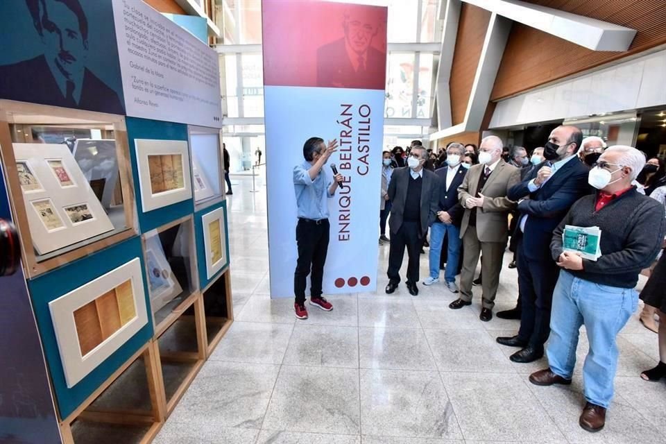 El Rector inició su discurso dando la bienvenida a los asistentes al Museo de Ciencias Ambientales, como si se encontrara en su interior.