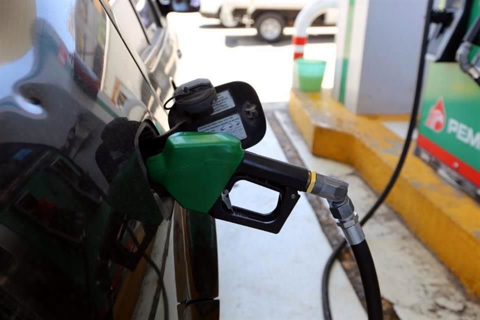 El precio de la gasolina va en escalada