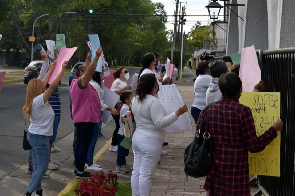 Pese al los gritos de exigencia de justicia, el Gobernador Enrique Alfaro no salió para atender a los manifestantes.