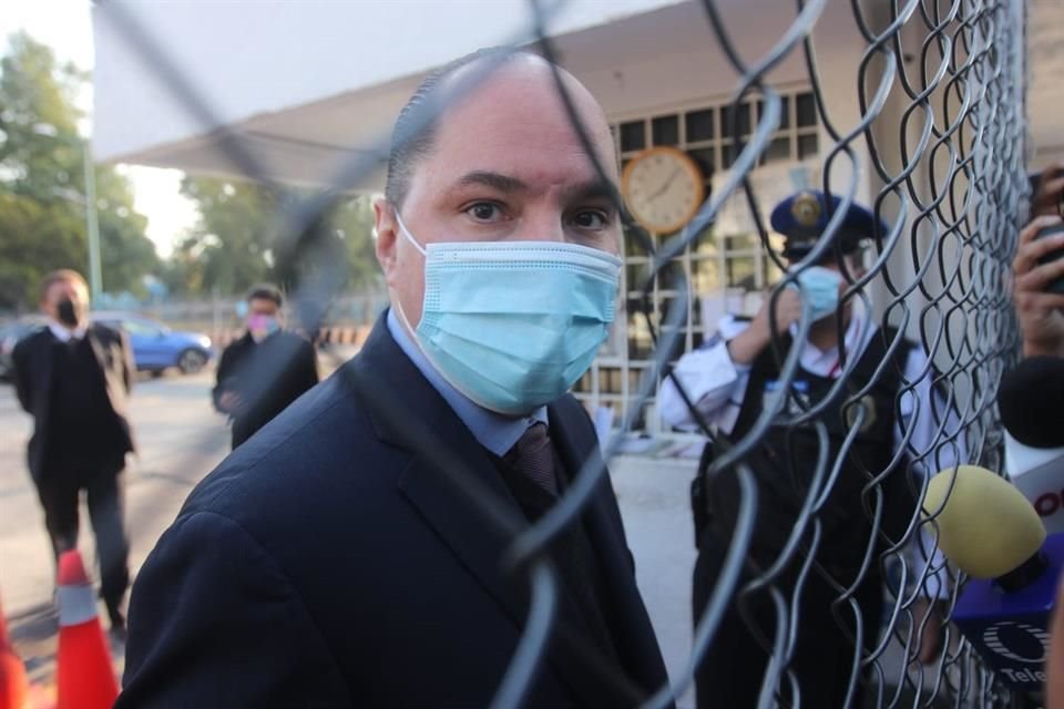 Su defensor Eduardo Aguilar Sierra y tres litigantes más ingresaron a las 8:00 horas al recinto judicial.