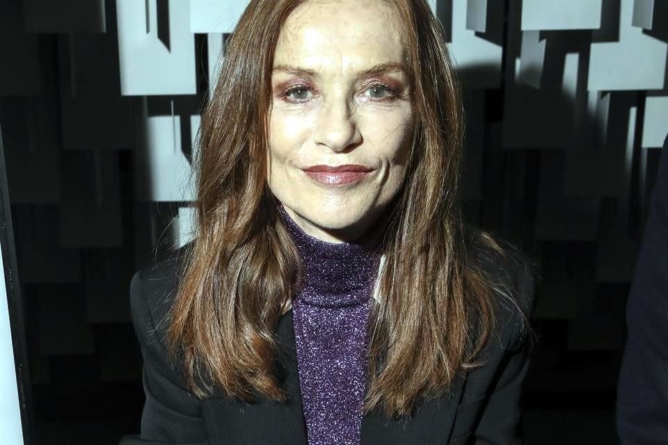 La actriz francesa Isabelle Huppert dio positivo a Covid-19, por lo que no podrá asistir al Festival de Cine de Berlín a recoger un premio por su carrera.