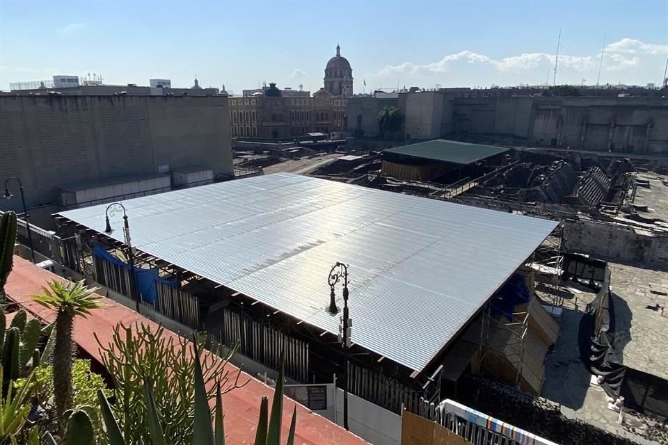 La Casa de las Águilas del Templo Mayor, cuya techumbre colapsó el año pasado por una granizada, posee por ahora una cubierta provisional.