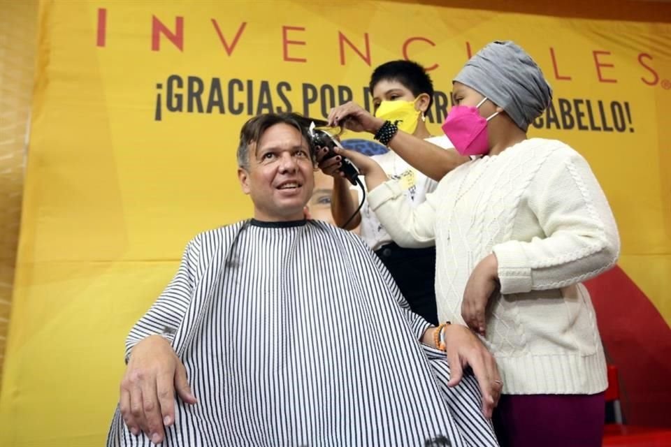 El Alcalde Pablo Lemus ganó el reto Invencibles de Nariz Roja, recaudando un millón 435 mil pesos por su cabello, para personas con cáncer.