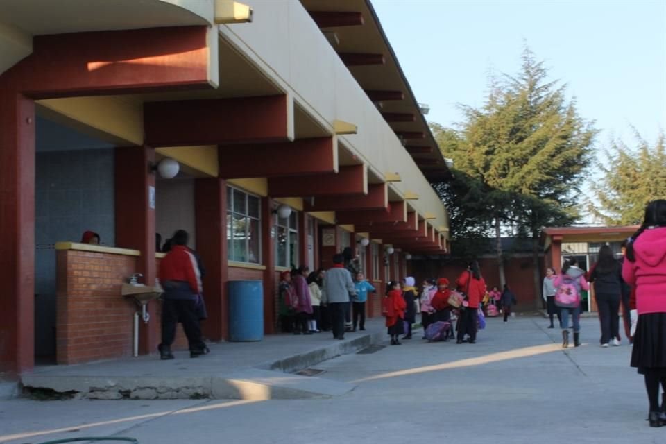 De acuerdo con las cifras  presentadas, a nivel primaria los índices de depresión bajaron de 19.1 a 10.3 por ciento, mientras que en secundaria se redujeron de 18 a 14.8 por ciento