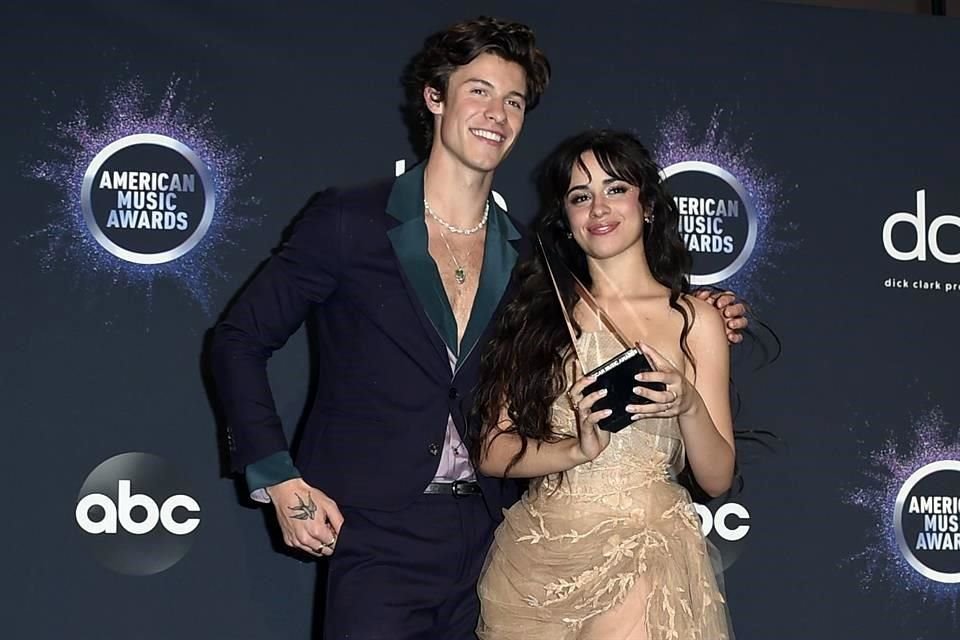 Shawn Mendes y Camila Cabello se encontraban en su casa de Los Ángeles cuando dos hombres se metieron al inmueble; les roban una camioneta.