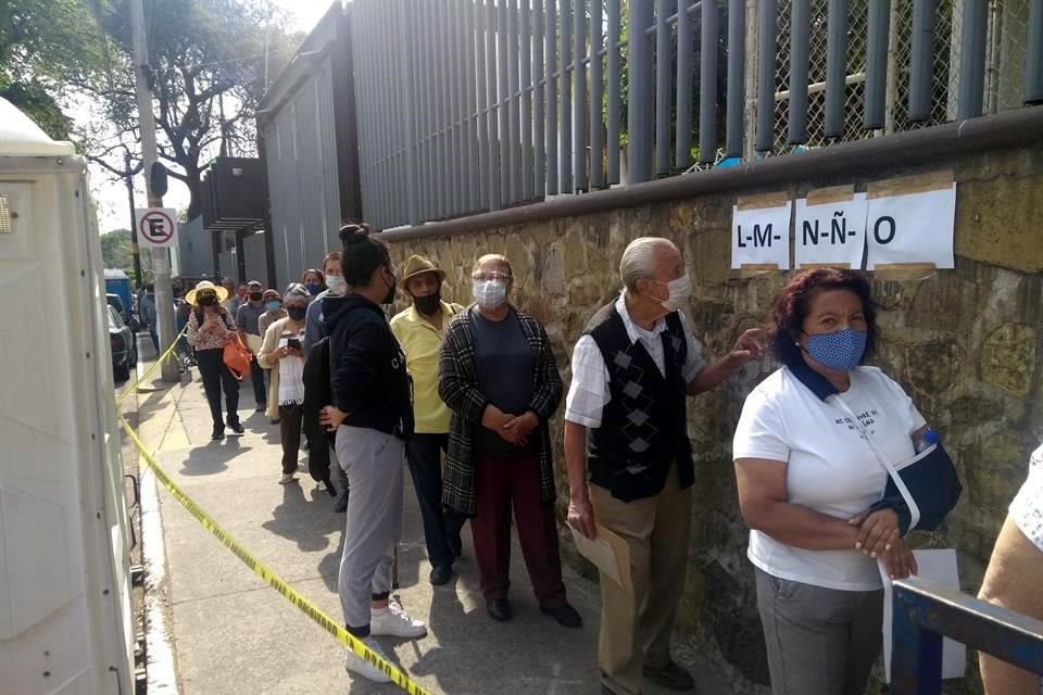 Una situación similar se vive en el módulo del Code Jalisco.