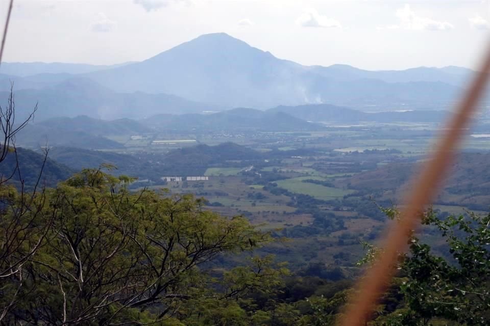 Tras dos días de combate se declaró liquidado un incendio en Cuautitlán de García Barragán, dentro de la Sierra de Manantlán.