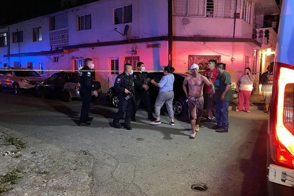 Los socorristas de la Cruz Roja atendieron a los heridos y confirmaron la muerte de Eliseo Altamirano, de 40 años, a consecuencia de las heridas punzocortantes.