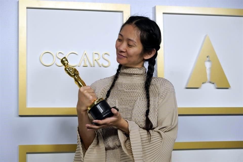 Prensa estatal china ignoró el Óscar a la estadounidense de origen chino Chloé Zhao a Mejor Director por 'Nomadland', la primera vez que una asiática se alza con el galardón en esa categoría.