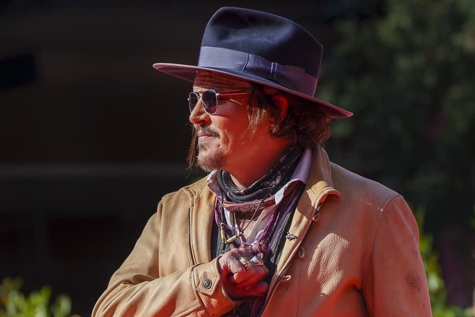 El actor Johnny Depp recibió una medalla de oro al Mérito por sus actividades públicas y culturales en el cine.