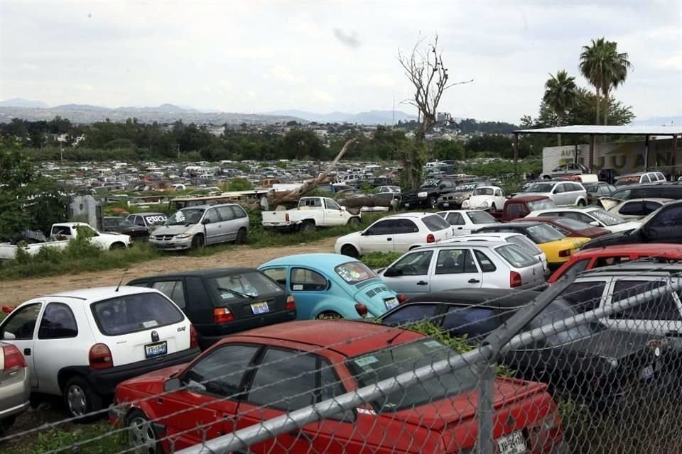 De acuerdo con el legislador, la Ley de Ingresos 2022 del Estado establece que por día en un corralón se cobrará, por ejemplo, 25 pesos a motocicletas, 94 a automóviles, y 115 pesos a pick-up.