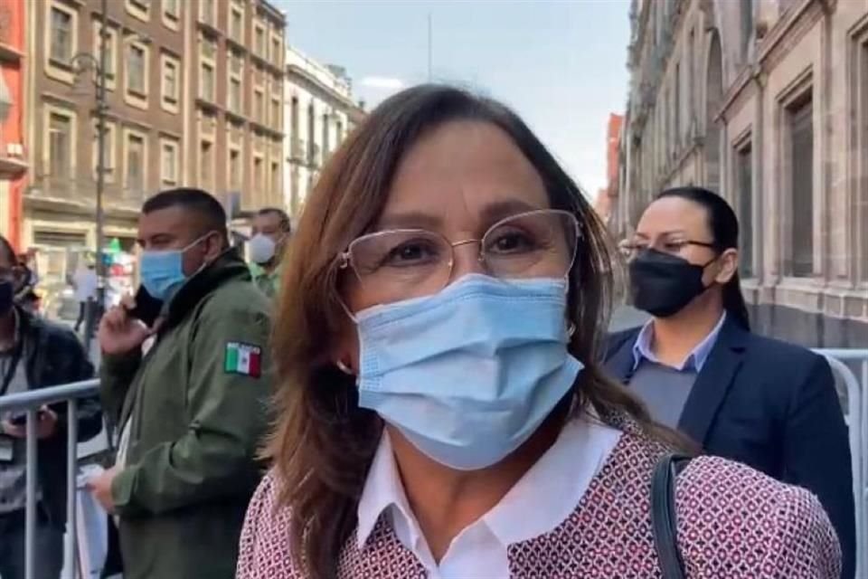 La Secretaria de Energía a las afueras de Palacio Nacional.