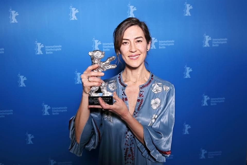 Natalia López Gallardo reflejó su amor y dedicación por el cine en el filme ganador del Oso de Plata en la Berlinale, 'Manto de Gemas'. 