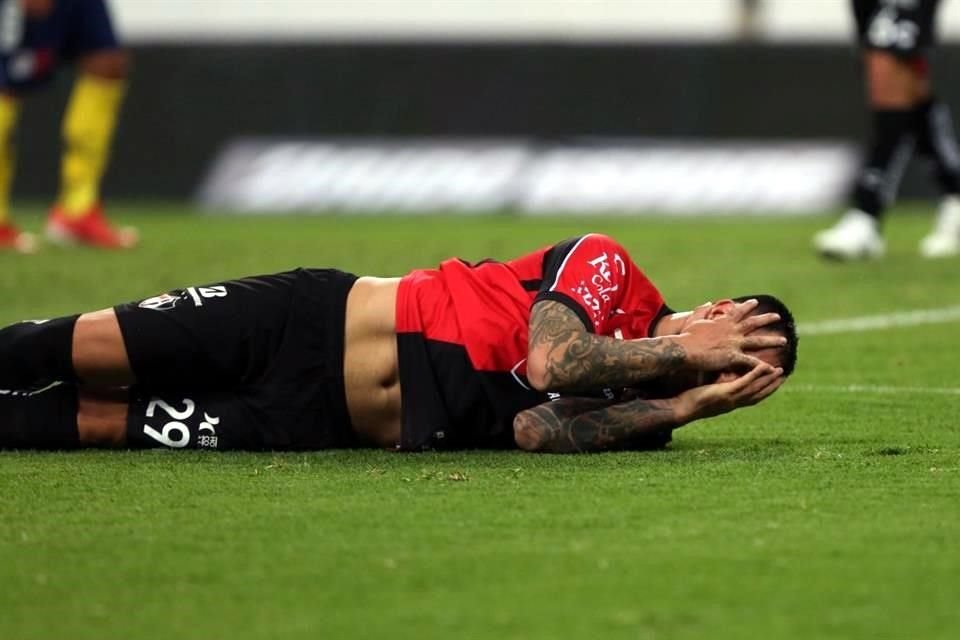 El defensa argentino no podrá jugar debido a una lesión que sufrió durante el partido amistoso contra el Austin FC de la MLS.