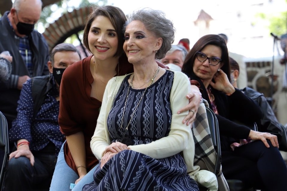Alejandra estuvo cerca de su madre.