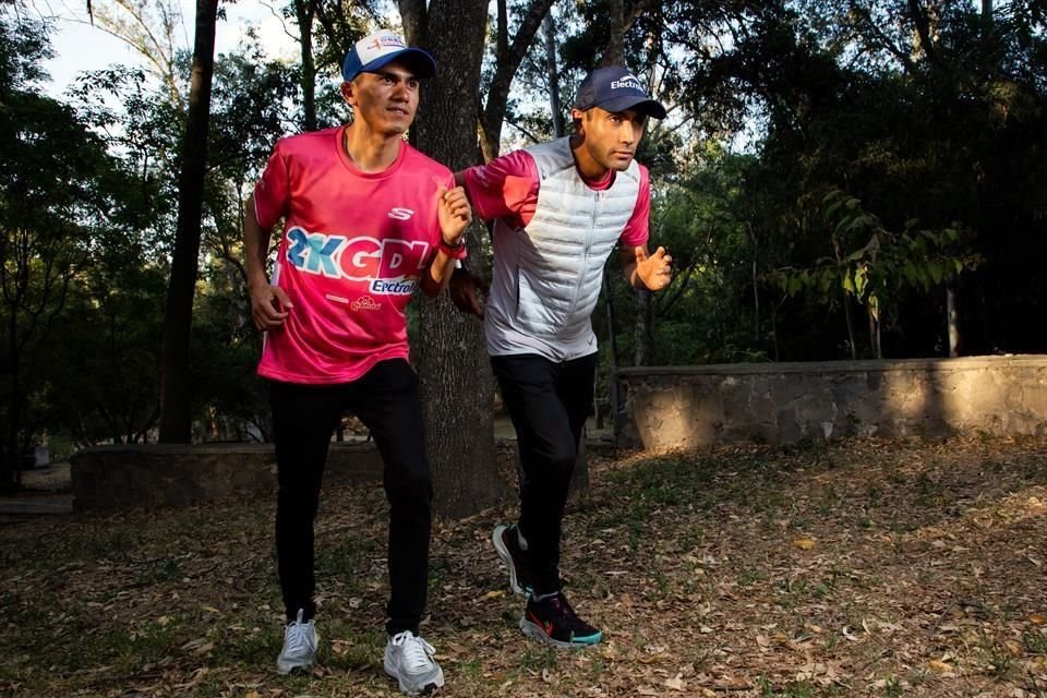 Juan Luis Barrios (der.) tiene un récord personal de 60'46', mientras el mejor registro de José Luis Santana es de 61'11'.