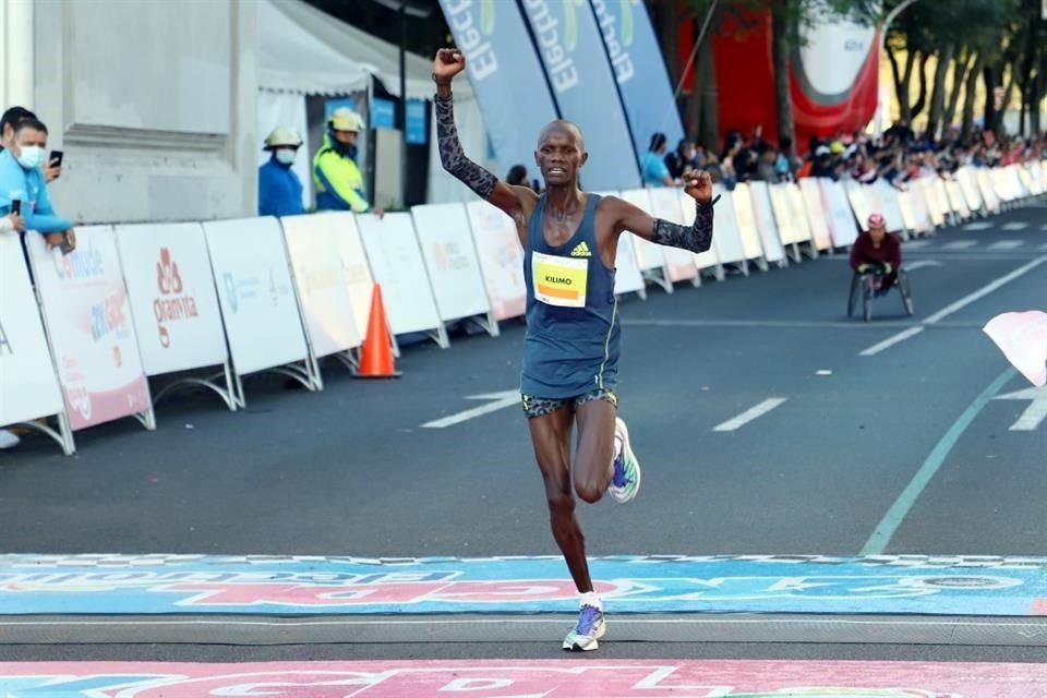 Rhonzas Lokitam Kilimo, ganador varonil en el Medio Maratón 21K Guadalajara Electrolit.