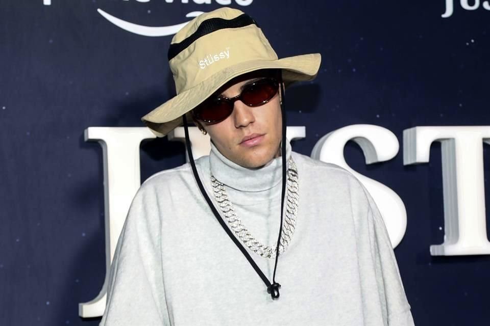 El cantante Justin Bieber dio positivo este fin de semana a Covid-19, días después de arrancar su nueva gira; se ve obligado a cancelar un show.