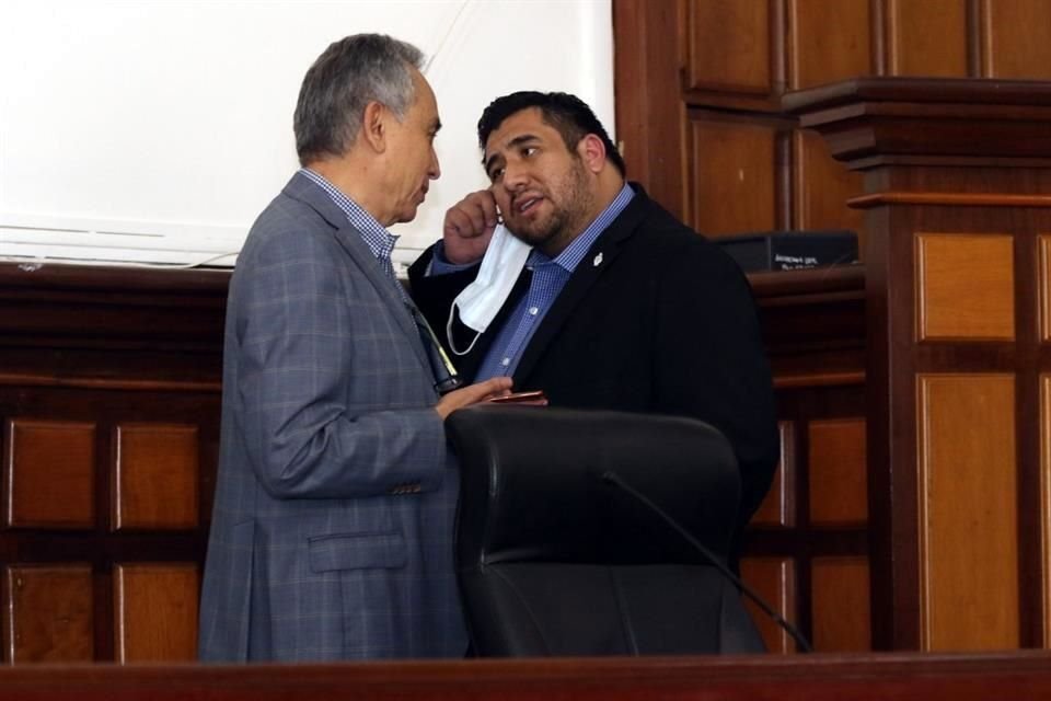 Eduardo Fabián Martínez Lomelí (der.), actual Secretario general del Ayuntamiento de Guadalajara.