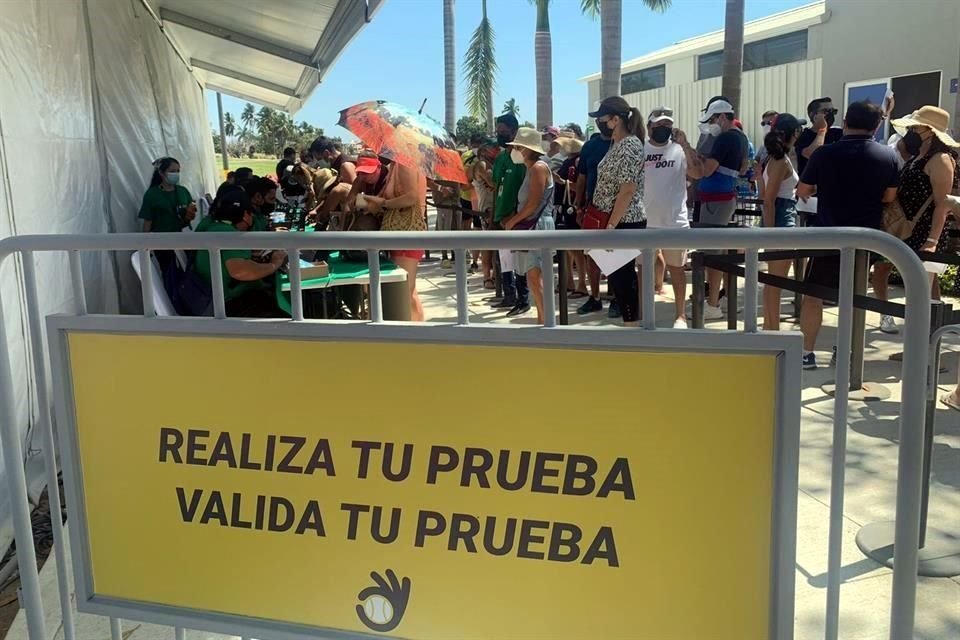 El costo de una prueba para saber si se tiene Covid-19 en el AMT es de 320 pesos.