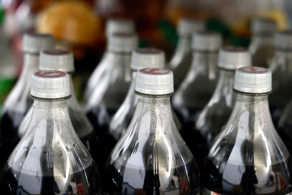 Banamex estimó que el traspaso al precio final para bebidas endulzadas sería de 85%. 