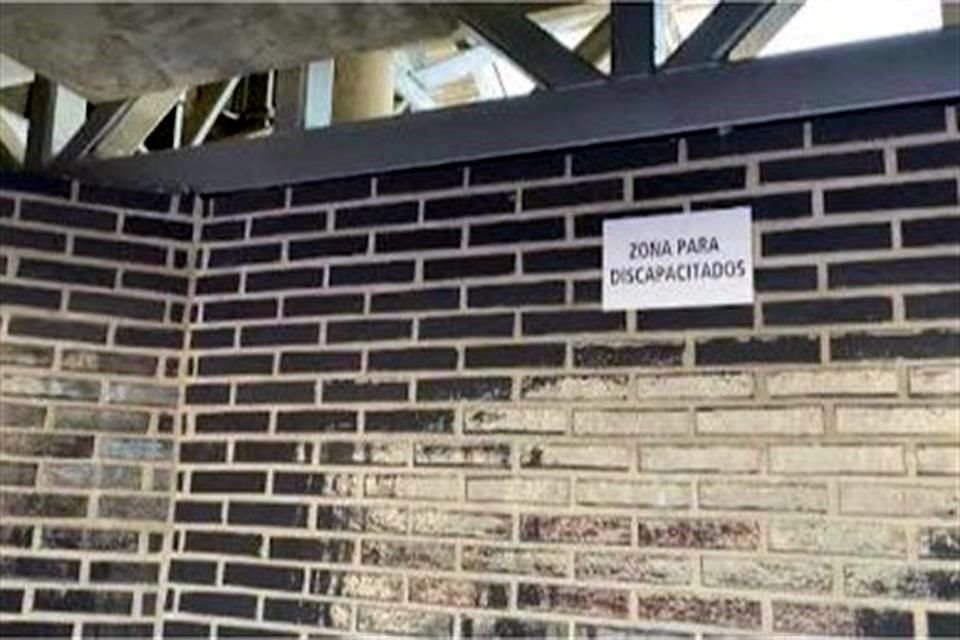 Así la señalética del estadio del Abierto Mexicano de Tenis.