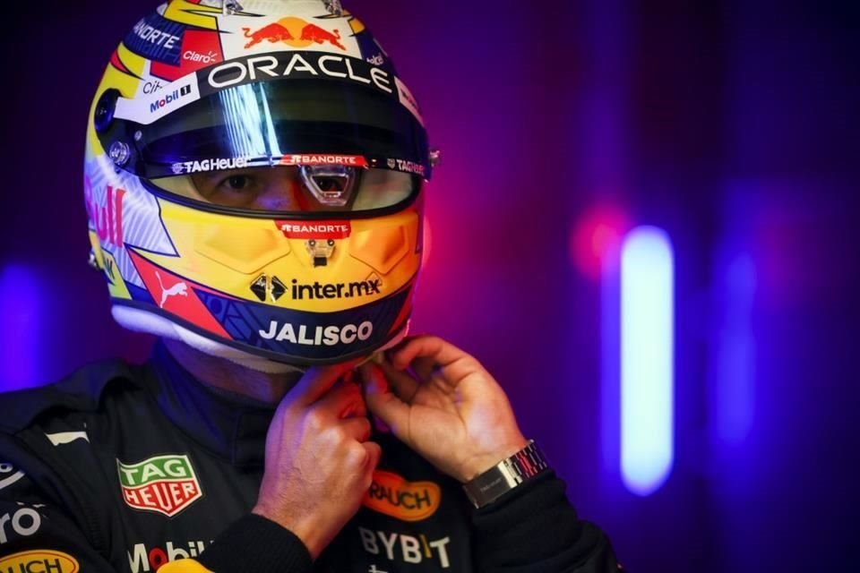 Checo Pérez presumió el patrocinio de Jalisco en su casco.