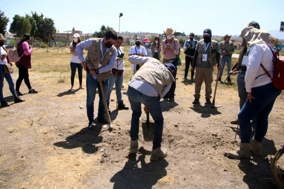 Integrantes de colectivos de al menos cuatro estados se sumaron a las labores de búsqueda en campo.