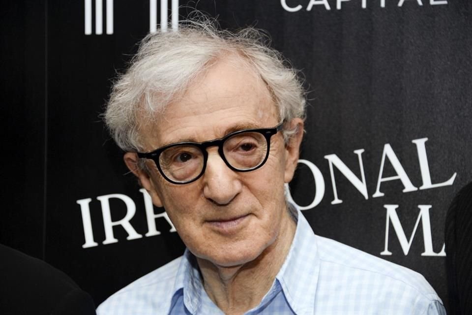 Woody Allen publicará una colección de ensayos humorísticos luego de su polémico debut como escritor con el libro de memorias 'Apropos of Nothing'.