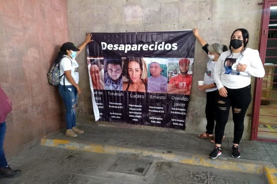 Colectivos que buscan a desaparecidos dicen que el Gobernador de Jalisco usó palabras dolorosas al sugerir que podrían tener fines políticos.