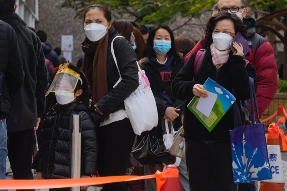 Por aumento de casos de Covid-19 retrasan el Festival de Cine de Hong Kong, sin dar una fecha prevista para la inauguración.