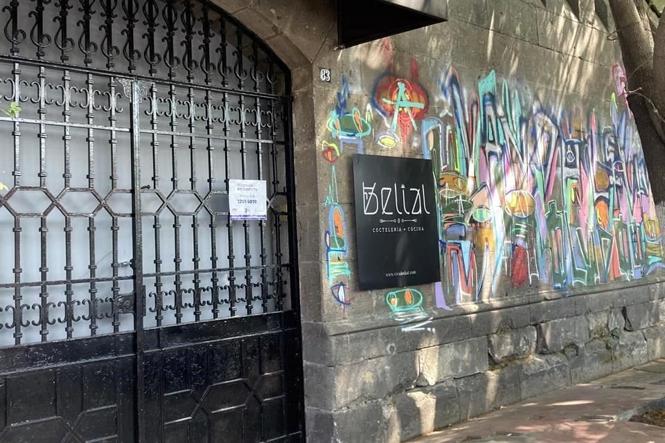 La pinta en la conocida como Casa Escorza aún prevalece en la cantera. La Secretaría de Cultura instó a la barra de abogados a borrarla.