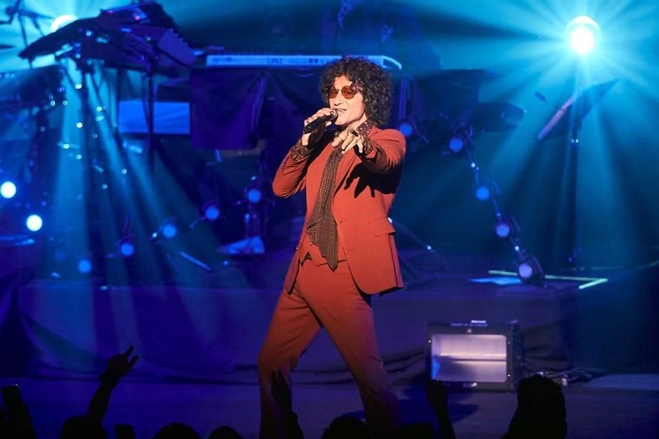 Enrique Bunbury durante su gira 'Tour 35 años' en el Auditorio Telmex.