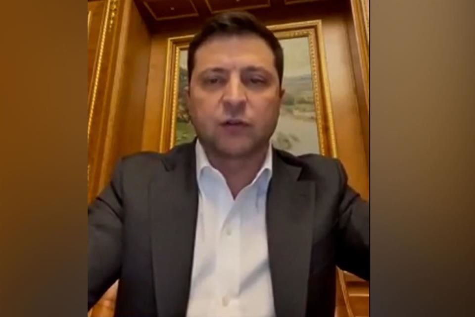 Mientras funcionarios confirman la presencia de tropas rusas en Odessa, Ucrania, el Presidente Zelensky decretó Ley Marcial en el País.