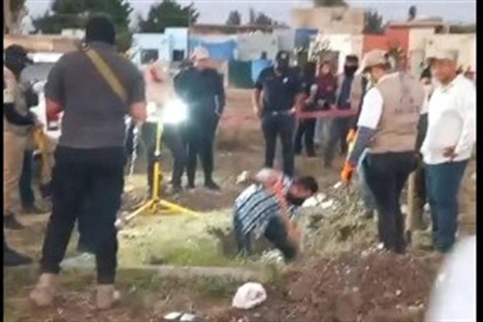 Los restos estaban en bolsas negras, enterrados cerca de los columpios en el parque.