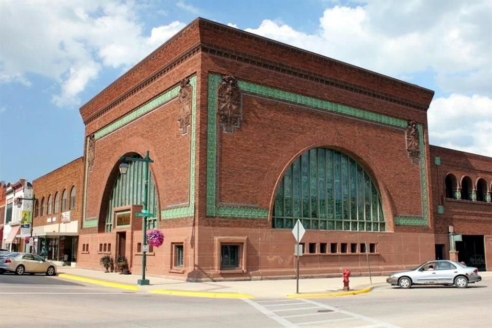 'La forma se subordina a la función' es la máxima del arquitecto Louis Henry Sullivan (Boston, 1856 - Chicago, 1924) que sintetiza su manera de proyectar.  