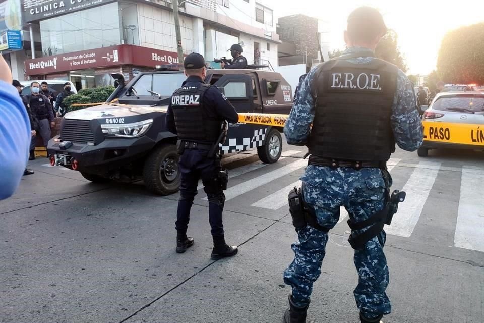 Policías repelieron la agresión del presunto asaltante.