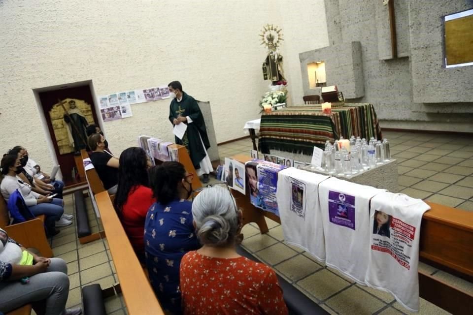 A las 19:00 horas oficiaron una misa dentro del convento ubicado en la Colonia Chapalita, en honor a las Madres Buscadoras.