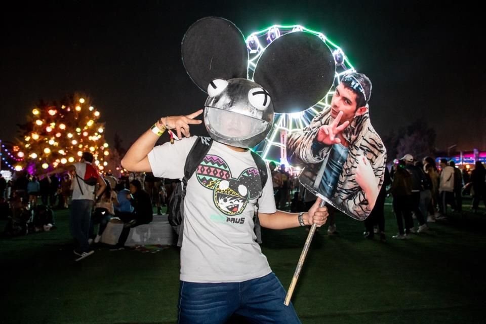 Uno de los DJ's más esperados de la noche es Deadmau5.