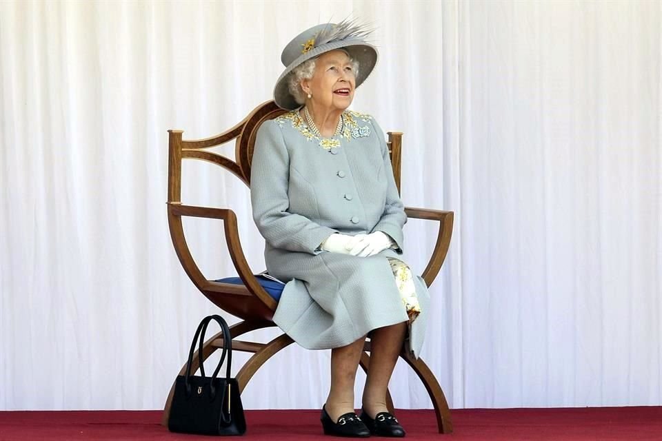 La Reina Isabel II pospuso varias audiencias que tenía para la próxima semana, entre ellas una recepción diplomática en Castillo de Windsor.