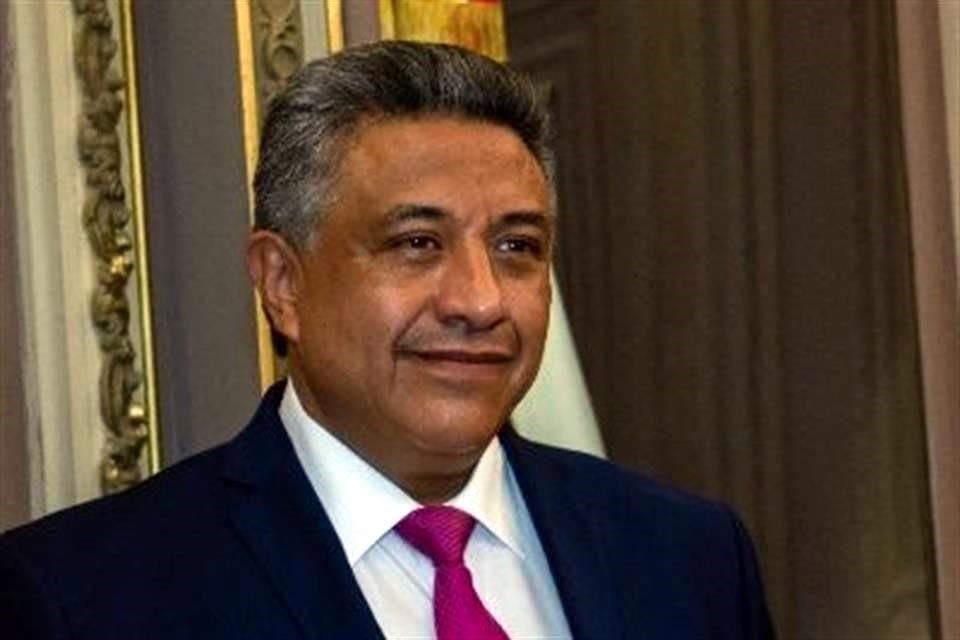 Francisco Romero, Auditor Superior de Puebla, contaba además con una orden de aprehensión por violencia familiar contra la que se amparó.