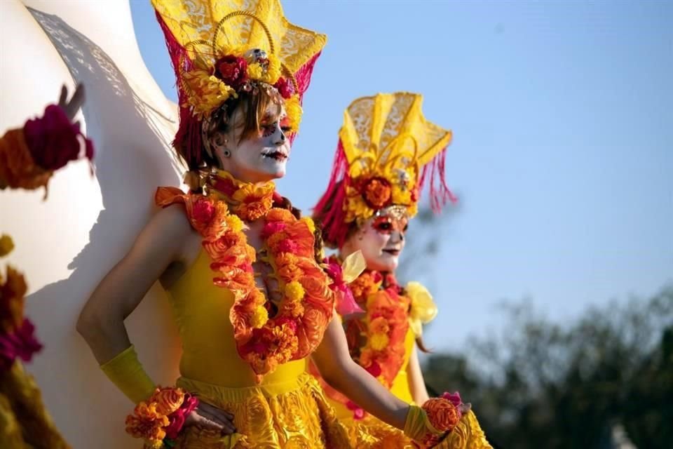 Con el deseo de superar los 90 mil asistentes en su tercer día de locura, el EDC (Electric Daisy Carnival) ha logrado 'fumigar' con alcohol al público.